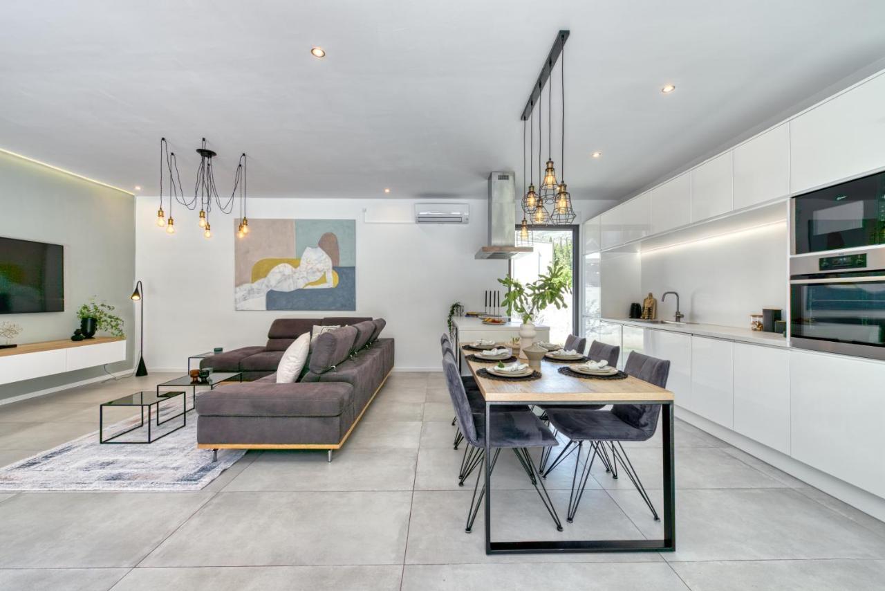 Celopeci Villa Oasis - Your Luxury Home Away From Home מראה חיצוני תמונה